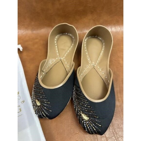 Womens Black & Beige Embroidered Jutti Flats Leather Sole Circle Living Size 9 W - Picture 2 of 4